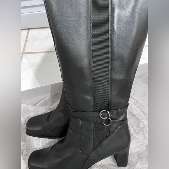 Black Leather Boots with Comfortable Fit and Stylish Design - Picture 12 of 12